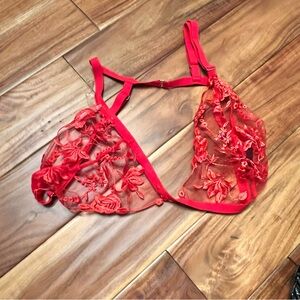 Women’s red lace fantasy lingerie plus size bra. Size 1x/2x